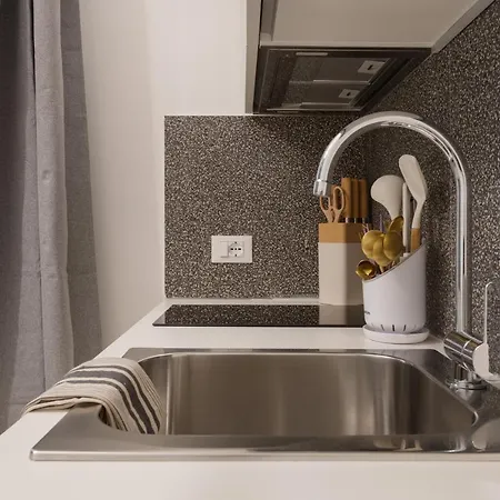 Stylish Gem In Historic For 4 Guests Apartment