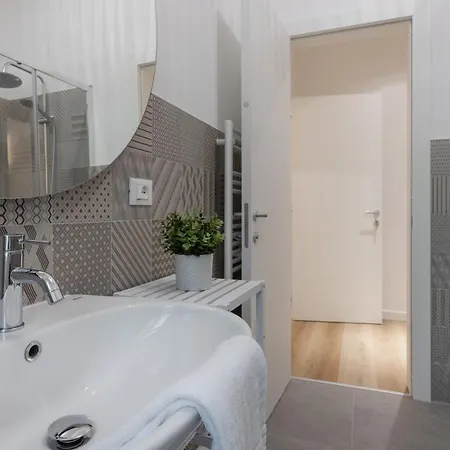 Stylish Gem In Historic For 4 Guests *