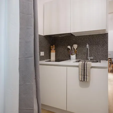 Apartment Stylish Gem In Historic For 4 Guests