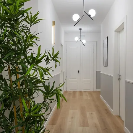 Stylish Gem In Historic For 4 Guests * Trieste