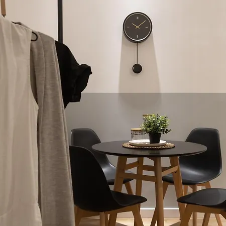 Appartement Stylish Gem In Historic For 4 Guests