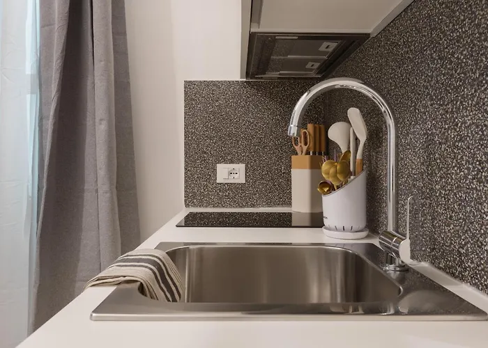 Stylish Gem In Historic For 4 Guests Apartamento