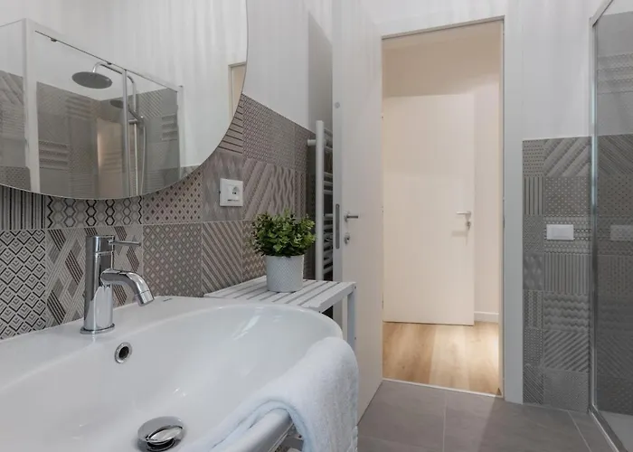 Stylish Gem In Historic For 4 Guests *