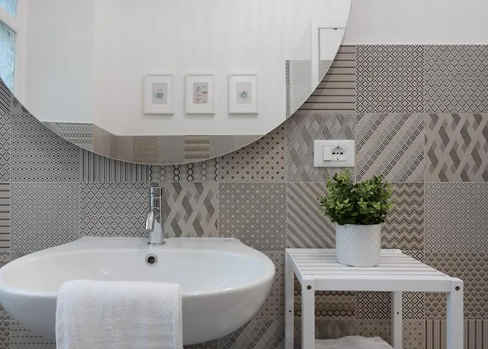 Appartement Stylish Gem In Historic For 4 Guests Trieste