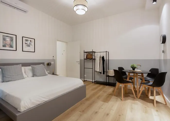 Apartamento Stylish Gem In Historic For 4 Guests Trieste