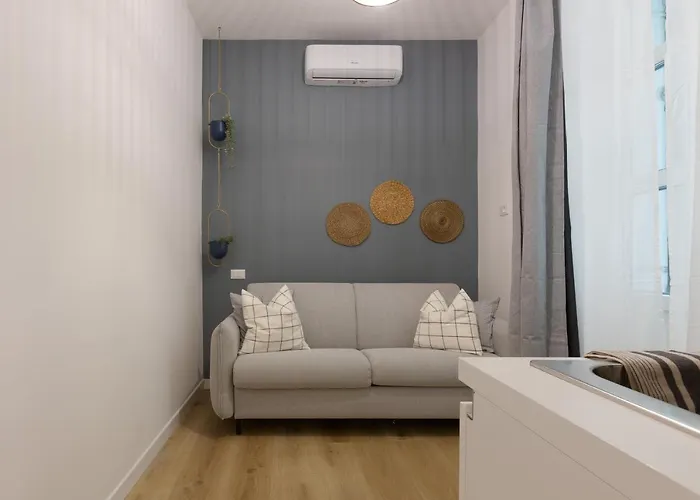 Stylish Gem In Historic For 4 Guests *