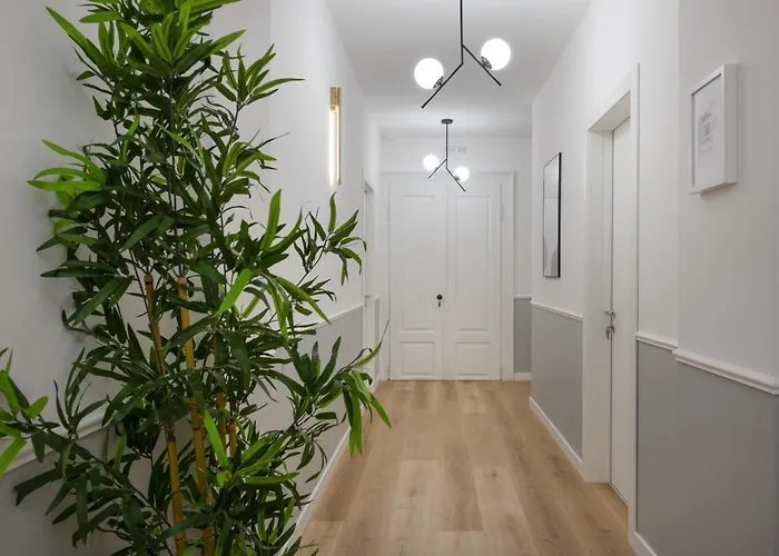 Stylish Gem In Historic For 4 Guests * Trieste